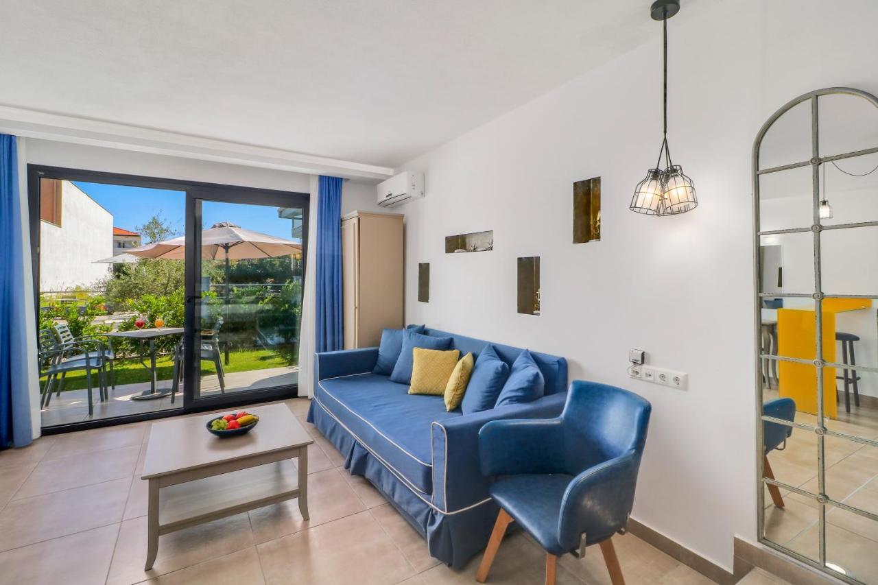 Theros Villas & Suites Chrisi Ammoudia Esterno foto