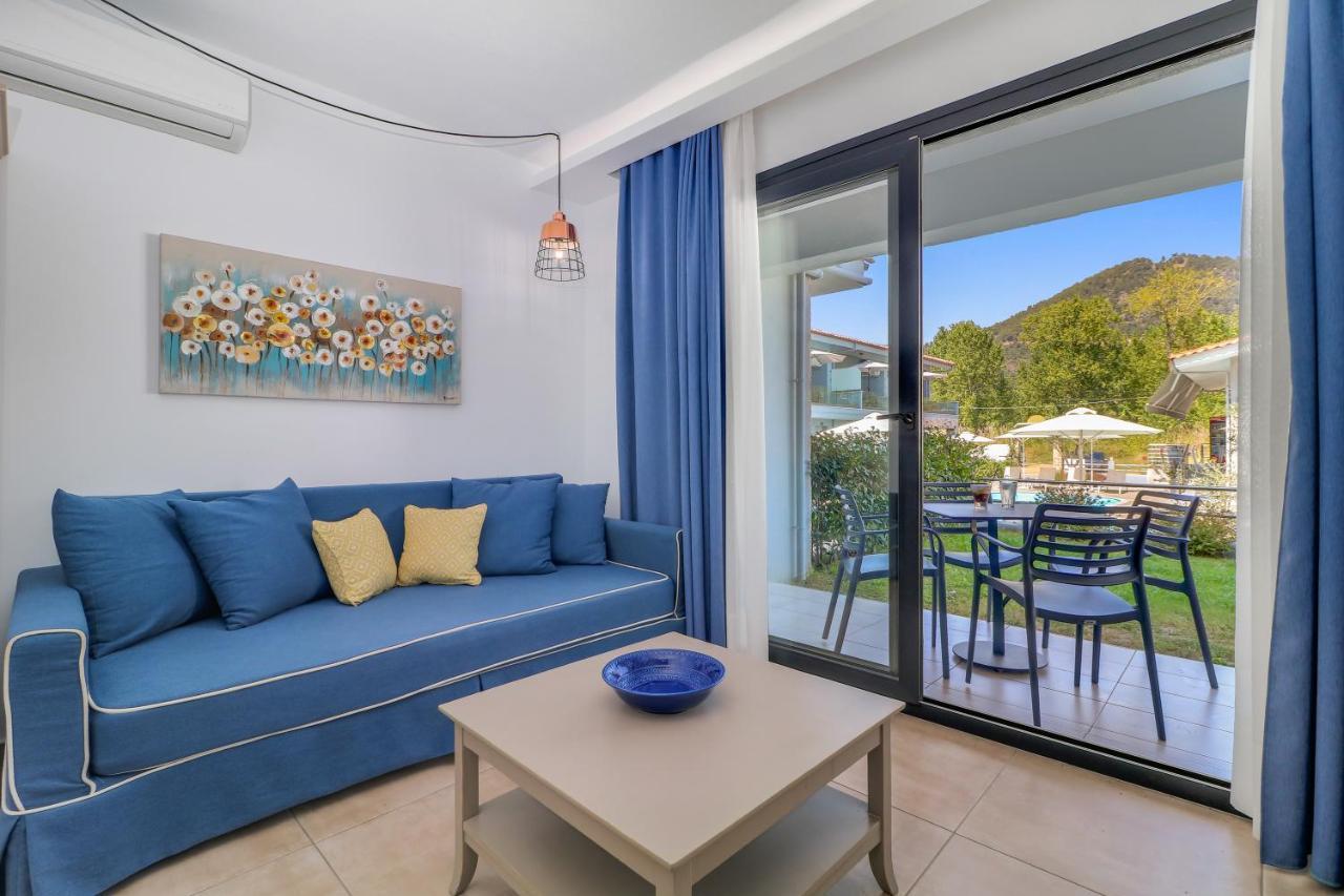 Theros Villas & Suites Chrisi Ammoudia Esterno foto