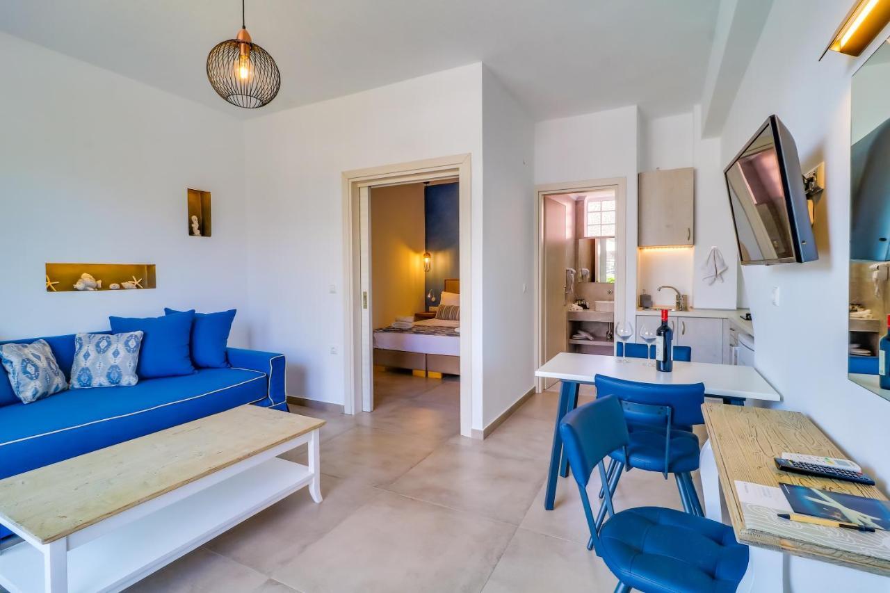 Theros Villas & Suites Chrisi Ammoudia Esterno foto