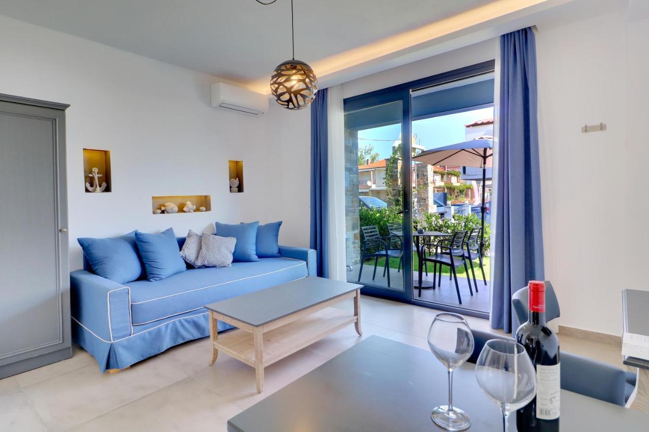 Theros Villas & Suites Chrisi Ammoudia Esterno foto