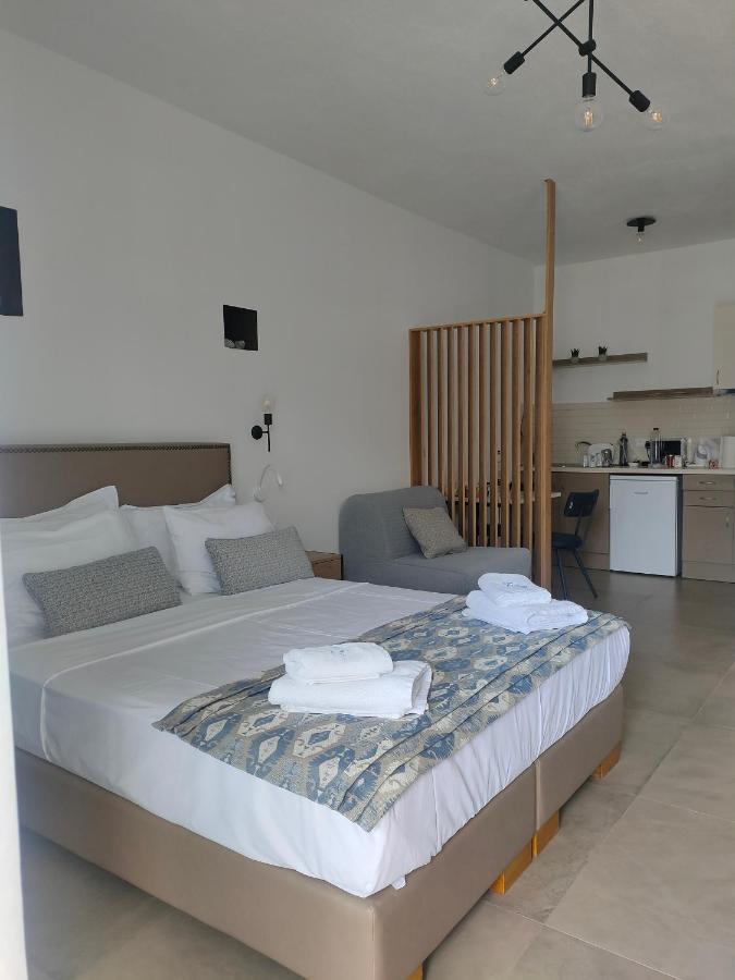 Theros Villas & Suites Chrisi Ammoudia Esterno foto