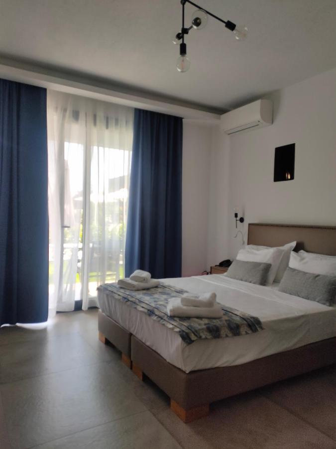Theros Villas & Suites Chrisi Ammoudia Esterno foto