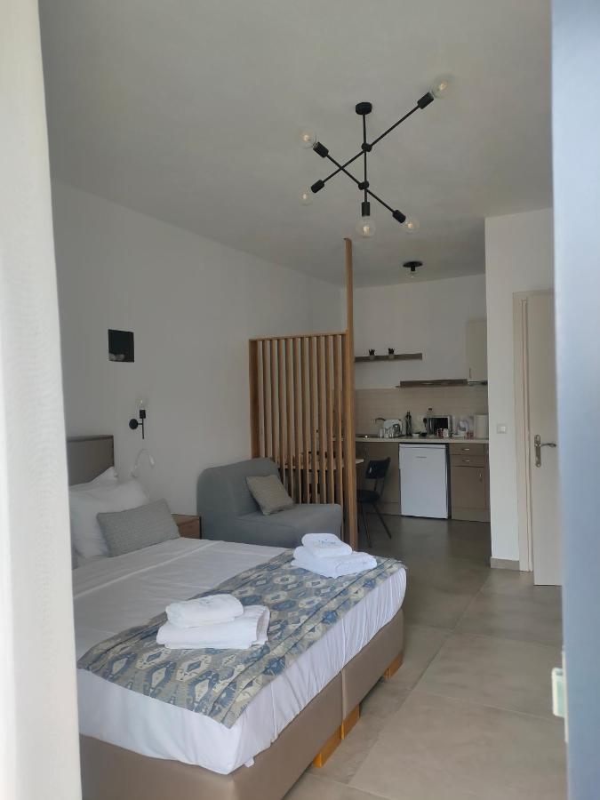 Theros Villas & Suites Chrisi Ammoudia Esterno foto
