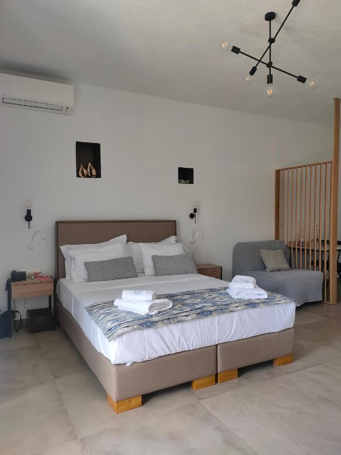 Theros Villas & Suites Chrisi Ammoudia Esterno foto